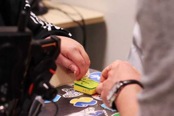 Button of the robotic arm support