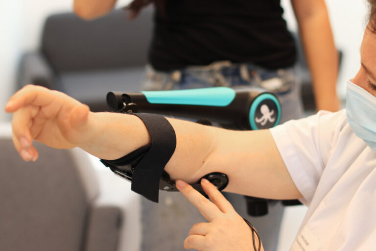 Aides techniques pour les bras : les raisons d’un manque