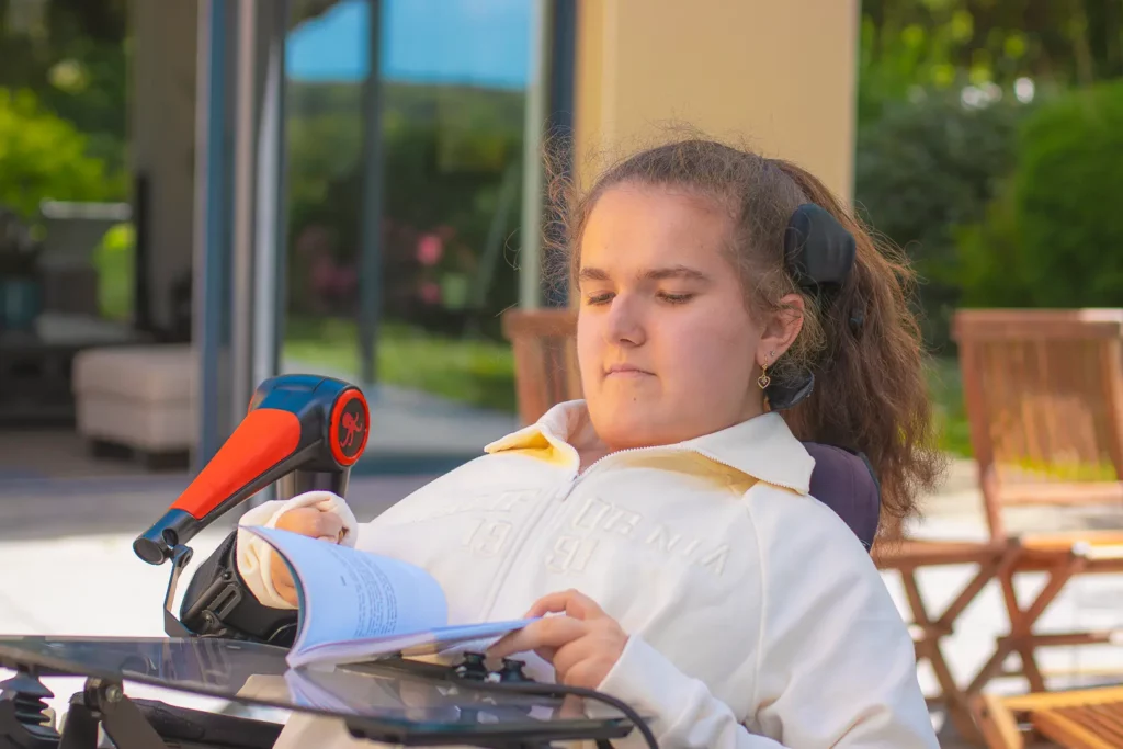 Picture of a girl with the ORTHOPUS Supporter